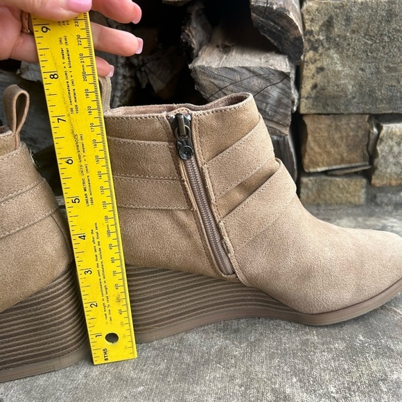 Blowfish Malibu Pomela booties in almond oil vegan light tan suede Sz-9.5. H - Picture 9 of 10